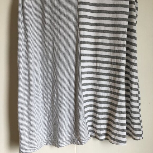 Cable & Gauge Grey and White Long Striped Eclectic A-line Tank Top - Picture 6 of 13